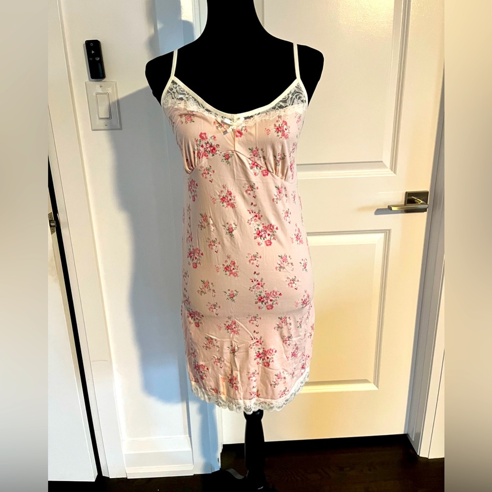 Floral nightgown size medium item 04-25